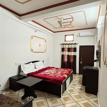 Sattva Cafe And Motel Rišikéš Exteriér fotografie