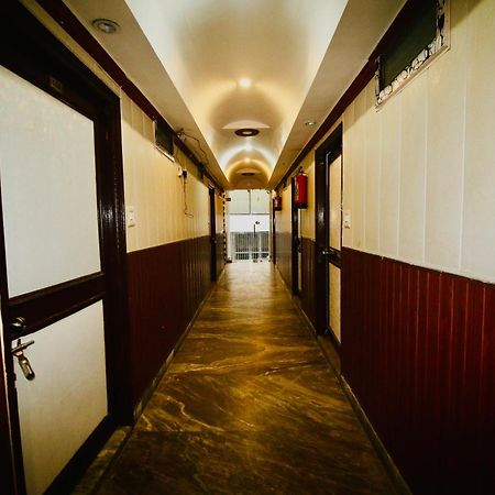 Sattva Cafe And Motel Rišikéš Exteriér fotografie