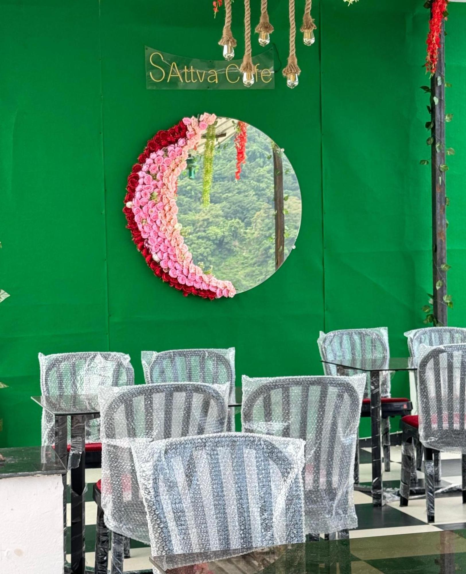 Sattva Cafe And Motel Rišikéš Exteriér fotografie