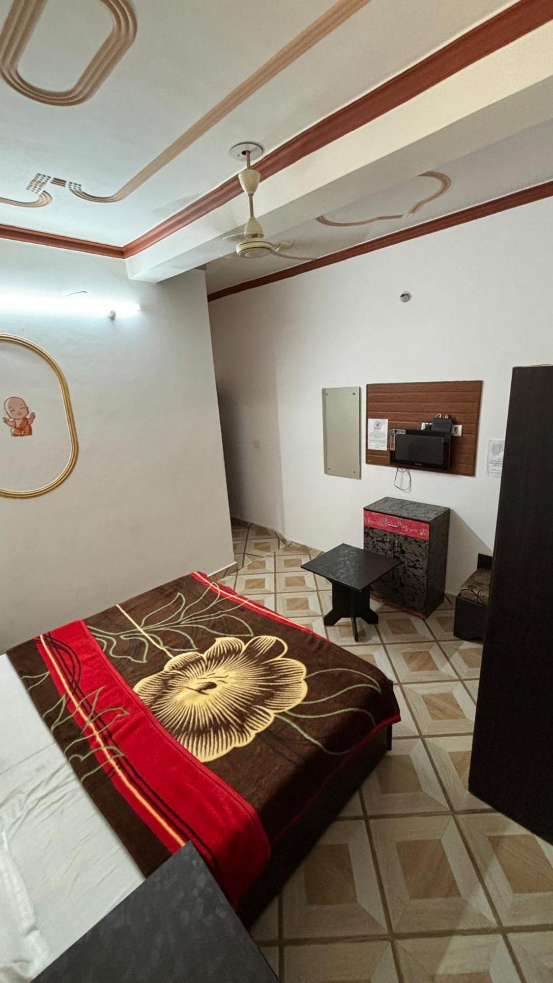 Sattva Cafe And Motel Rišikéš Exteriér fotografie